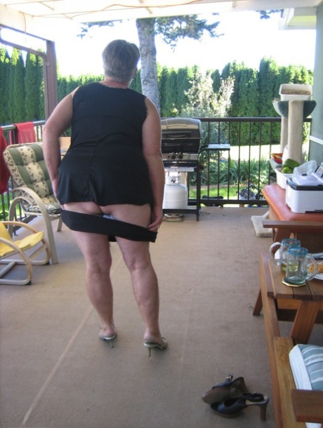 Old lady Girdle Goddess shakes her big butt while on a veranda