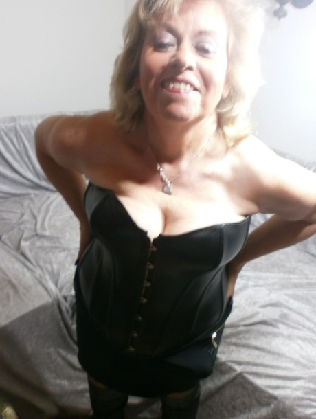 Mature lady next door Caro films herself masturbating home alone