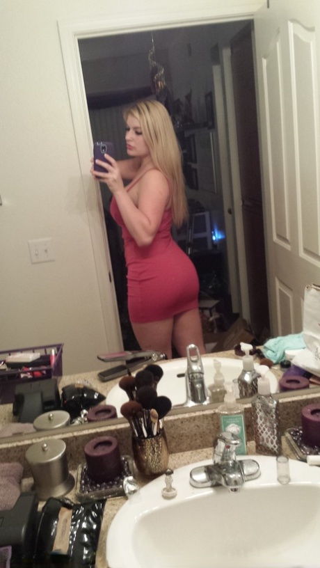 Amateur model Danielle Ftv takes non nude selfies in a variety of outfits