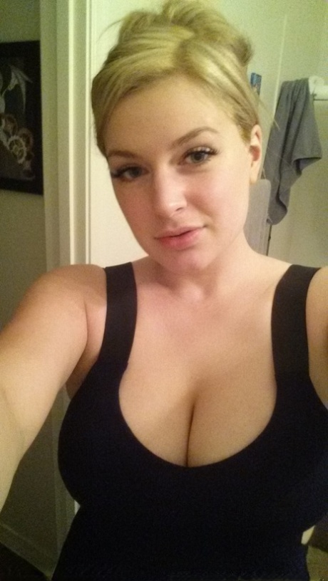 Amateur model Danielle Ftv takes non nude selfies in a variety of outfits