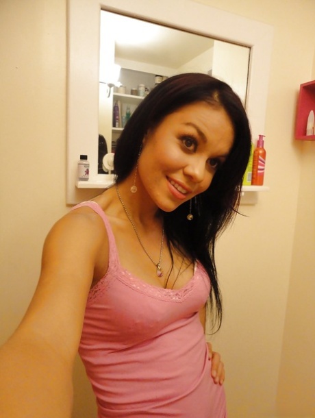 Hot chick Ruby Knox taking selfies in mirror while removing her clothes