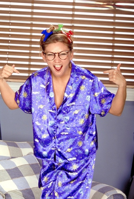 Nerdy American MILF Autumn Jade squeezes her large melons and masturbates