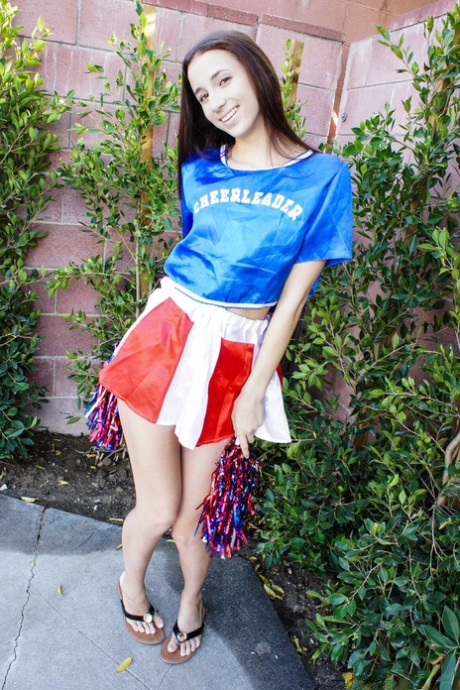 Skinny little cheerleader Belle Knox peels her uniform outdoors & rides on top