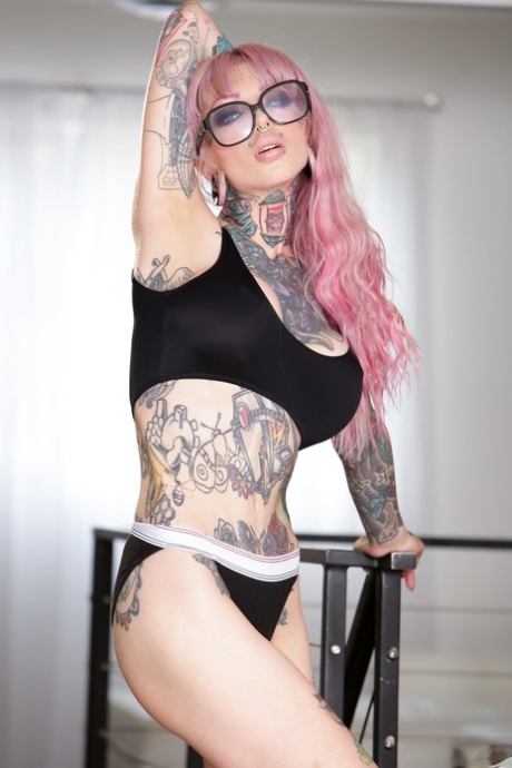 Pink-haired Sydnee Vicious turns on all fans of ear plugs, tattoos, and tits
