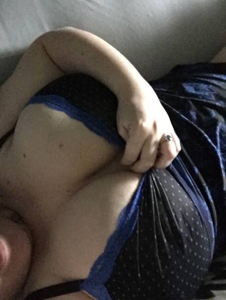 Sexy American BBW teasing with her cleavage and revealing her big tits