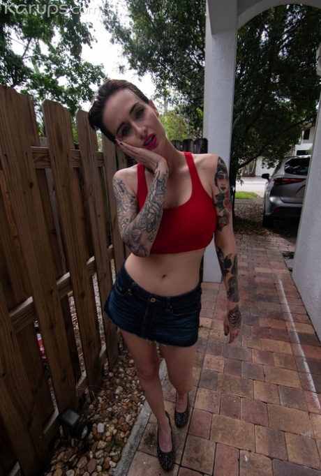 Tattooed MILF Brooke Lynn fucks a huge dick in POV and takes a sticky facial