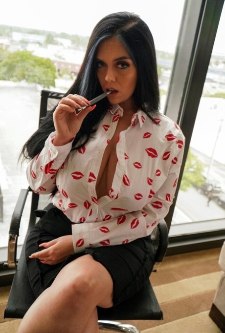 PAWG Queen starring Ryan Smiles Porn Pictures