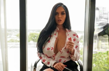 PAWG Queen starring Ryan Smiles Porn Pictures
